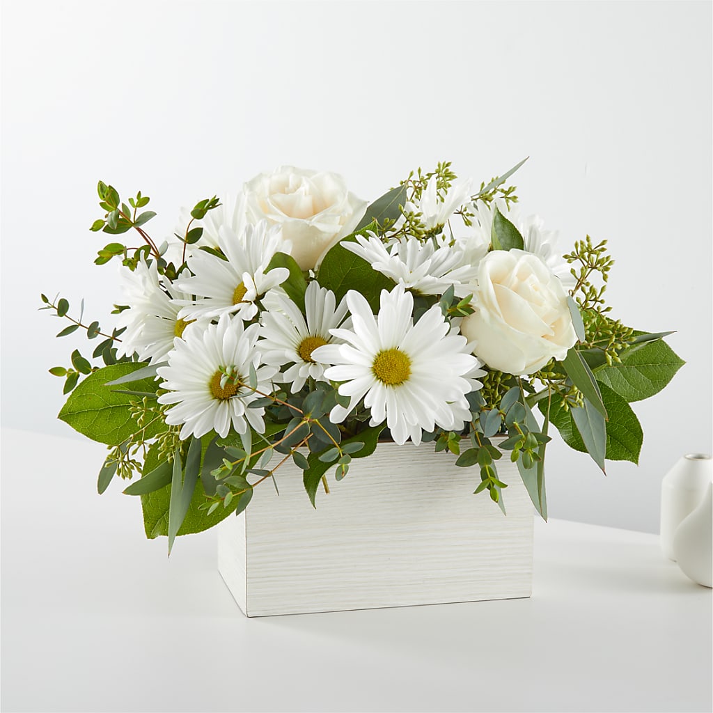 Fresh Linen Box Bouquet – HELEN'S FLORAL SHOPPE, Phillipsburg NJ