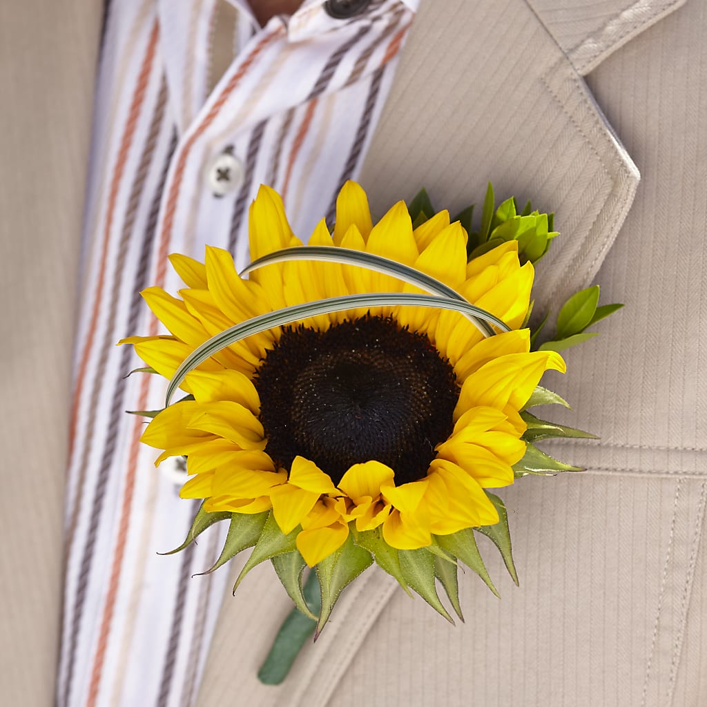 Free Spirit Boutonniere – HELEN'S FLORAL SHOPPE, Phillipsburg NJ