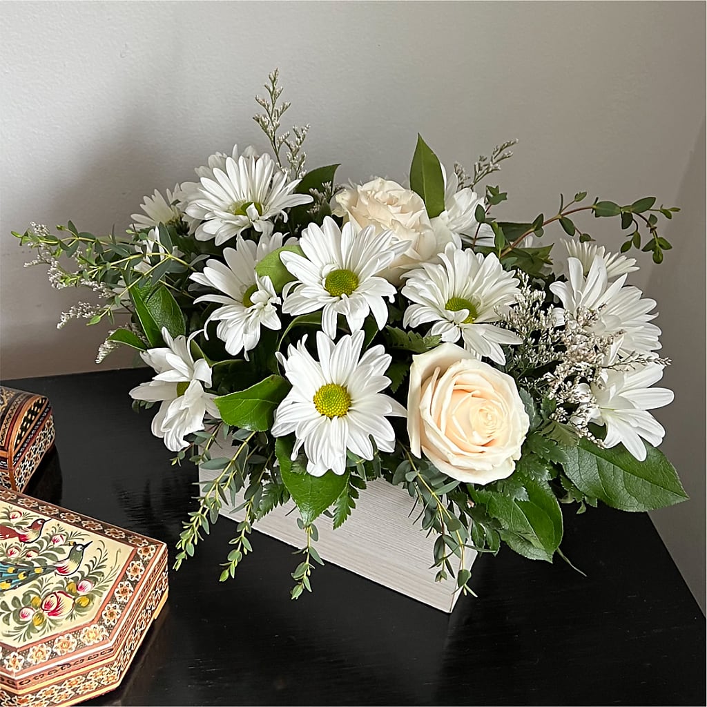 Fresh Linen Box Bouquet – HELEN'S FLORAL SHOPPE, Phillipsburg NJ